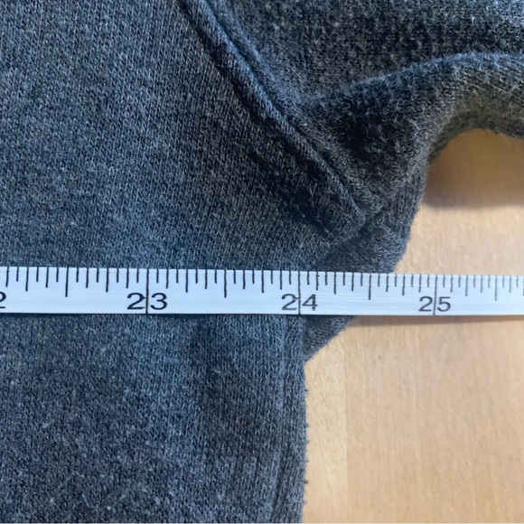 hoodie with hidden beverage pouch - Picture 11 of 12